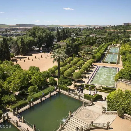 Bonito Atico En La Juderia De *